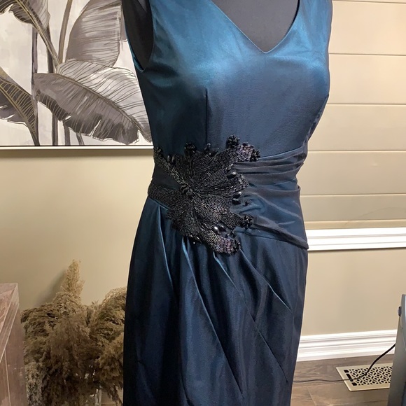 Gorgeous dress - Picture 4 of 15